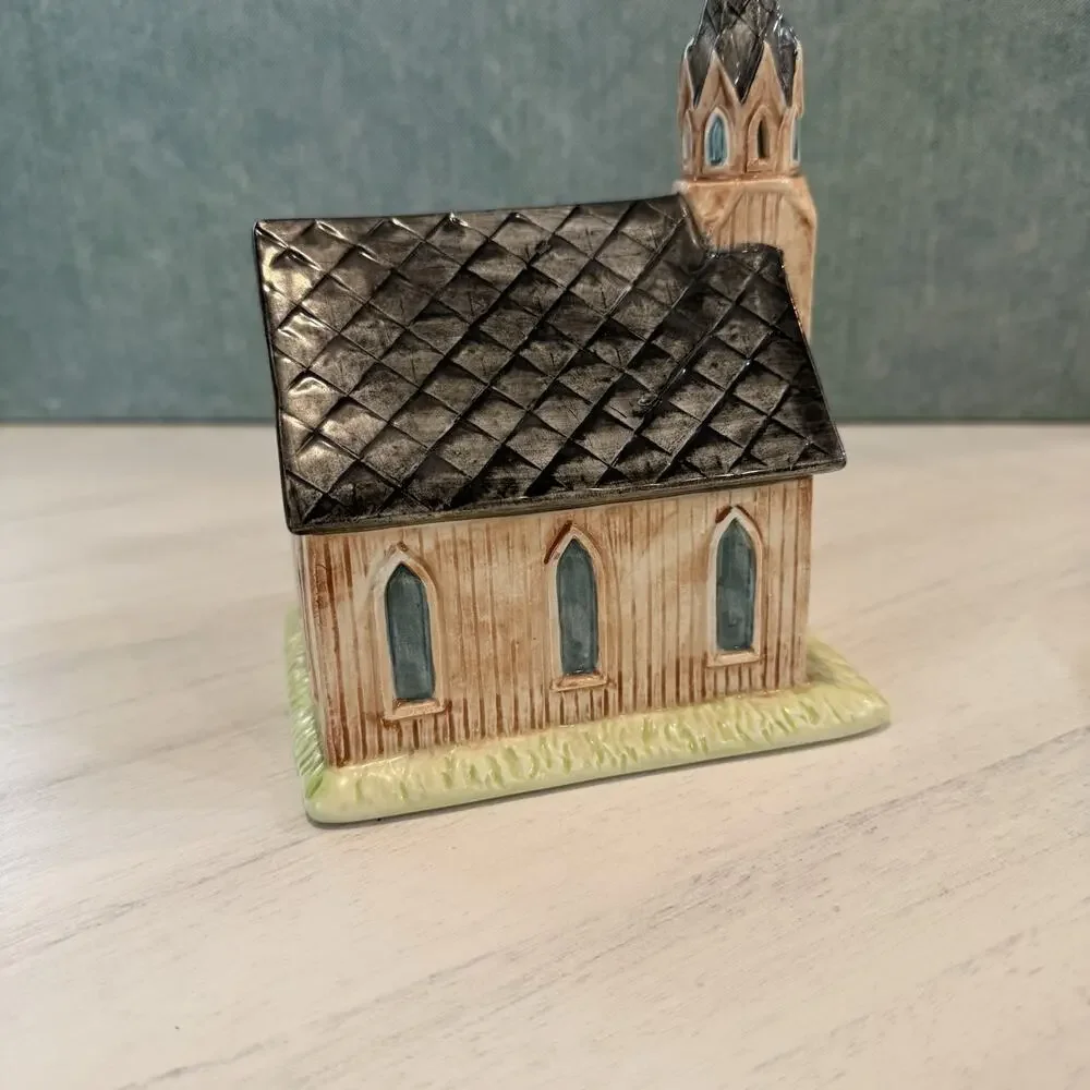 Vtg Porcelain Ceramic Little Brown Gothic Church Music Box Bank Roman EUC VIDEO‎
